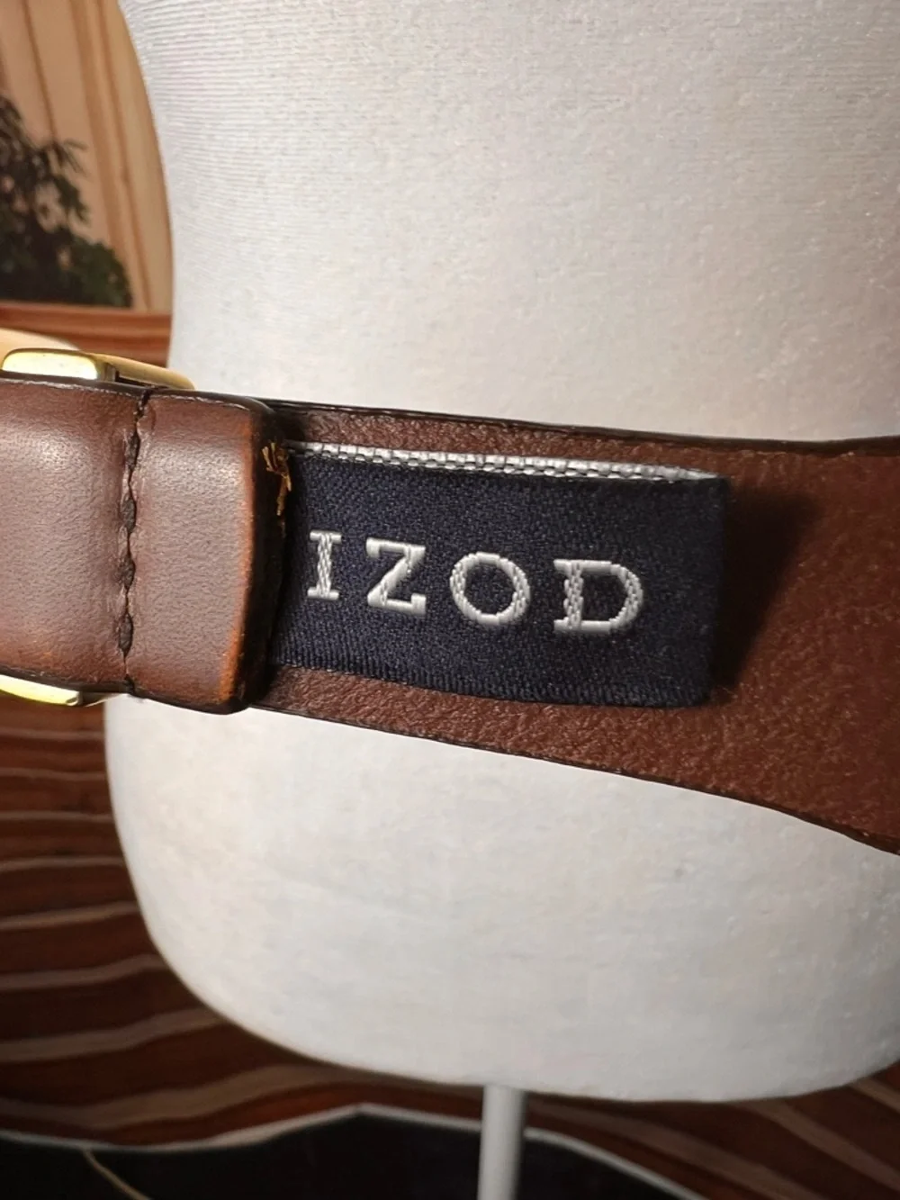 Izod Unique vintage genuine leather belt features a classic brown leather strap